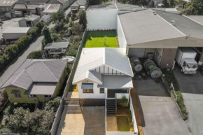 Stylish Retreat Garden Oasis, Toowoomba